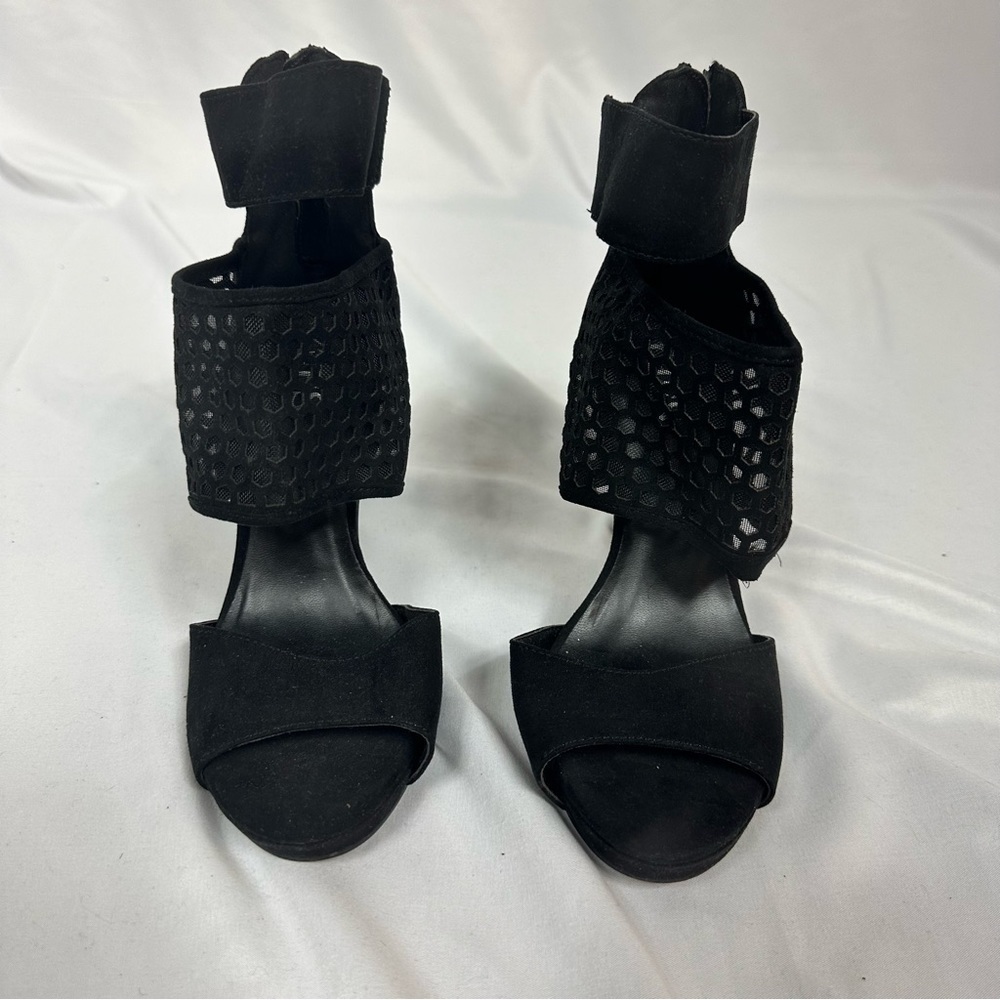 YEES Black Heels in Size 38